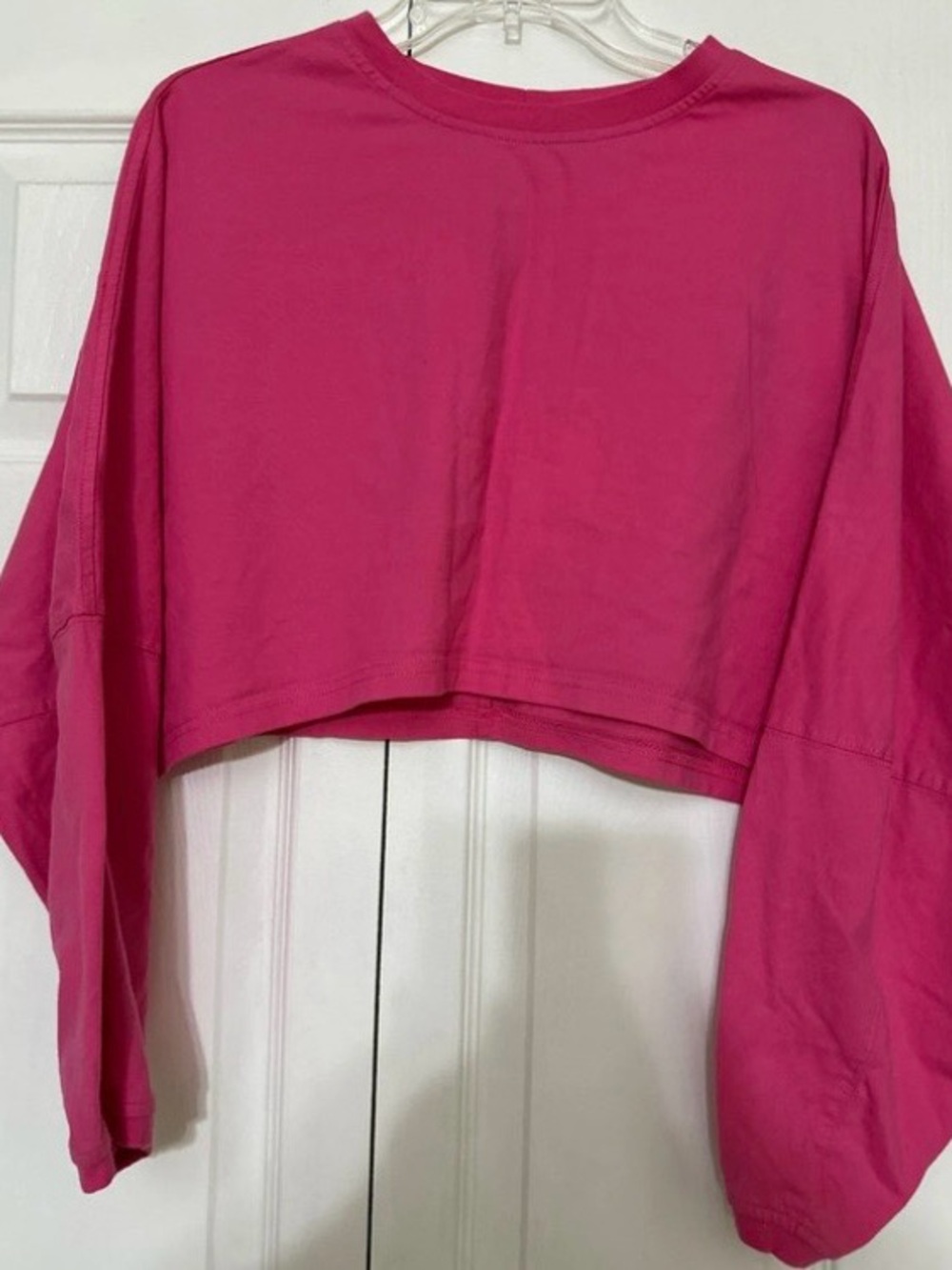 Cropped Long-Sleeve Crewneck Top in Bright Pink